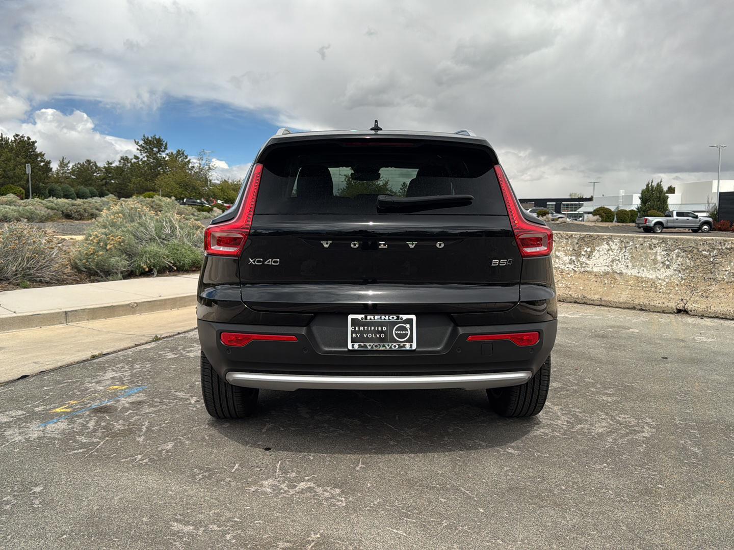 2025 Volvo XC40 Plus - Photo 6