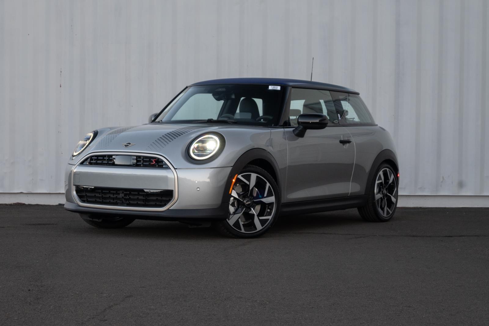 2026 MINI Hardtop 2 Door S's photo