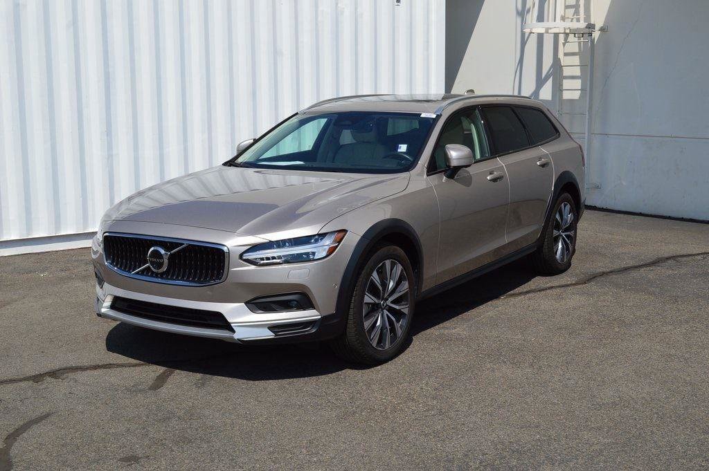 2024 Volvo V90 Cross Country Plus's photo