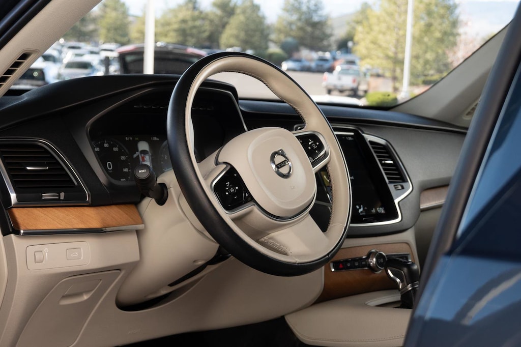 Certified 2022 Volvo XC90 Momentum SUV