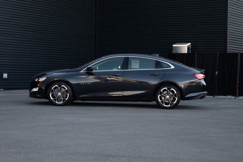 2022 Chevrolet Malibu 1LT photo 2