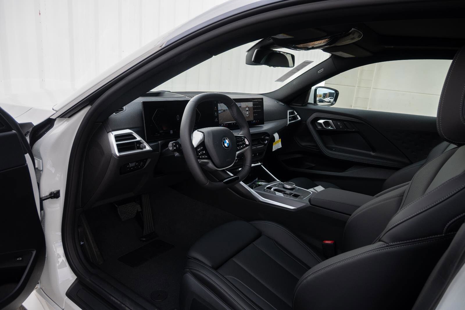 2026 Bmw 230i xDrive Coupe photo 4