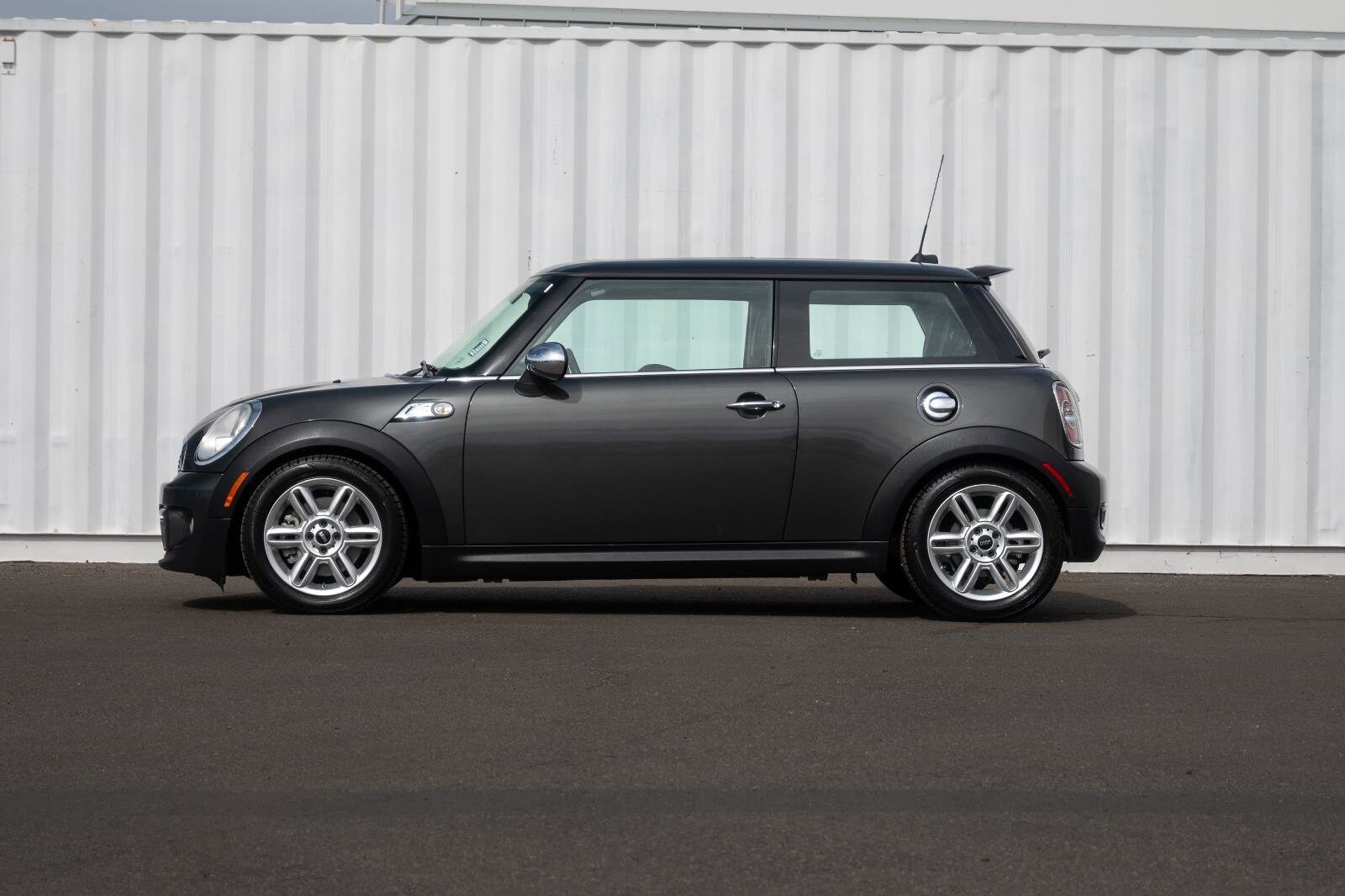 2013 Mini Cooper Hardtop S photo 2