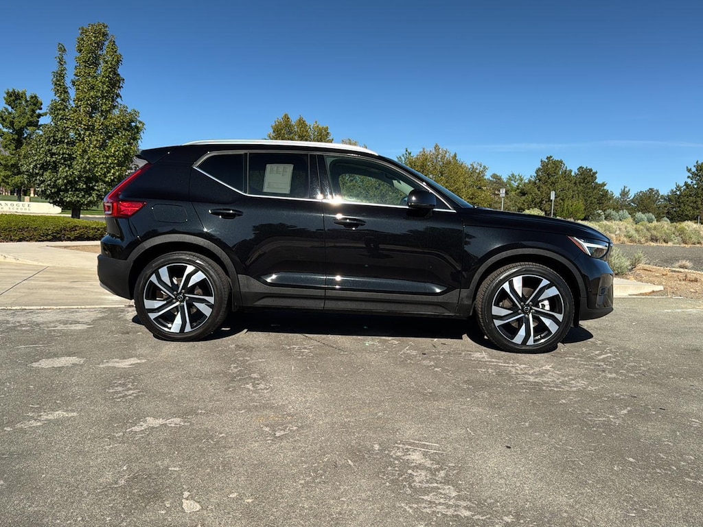 Certified 2024 Volvo XC40 Ultimate Bright Theme SUV