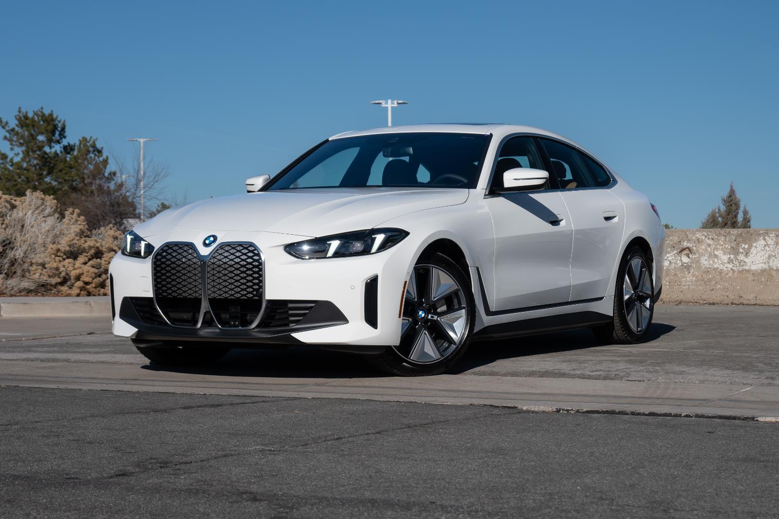 2025 BMW i4 40's photo