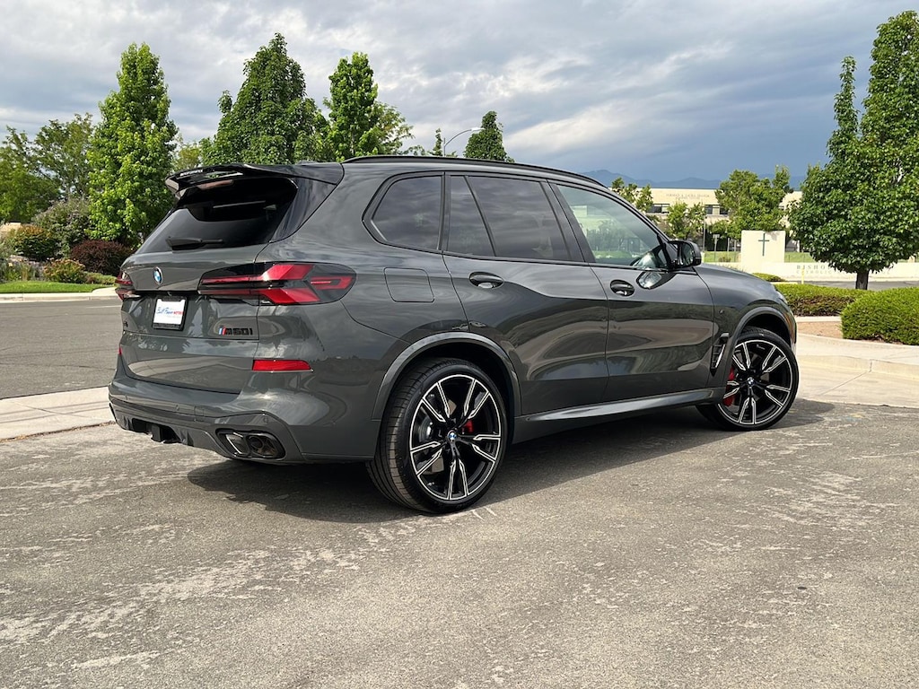 New 2026 BMW X5 M60i Sports Activity Vehicle