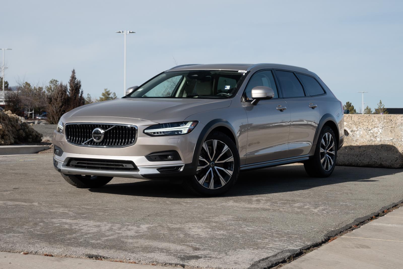 2024 Volvo V90 Cross Country Plus