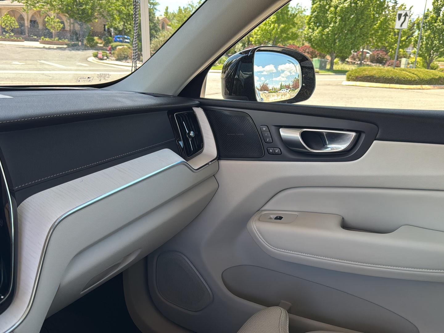2026 Volvo XC60 Ultra - Photo 15