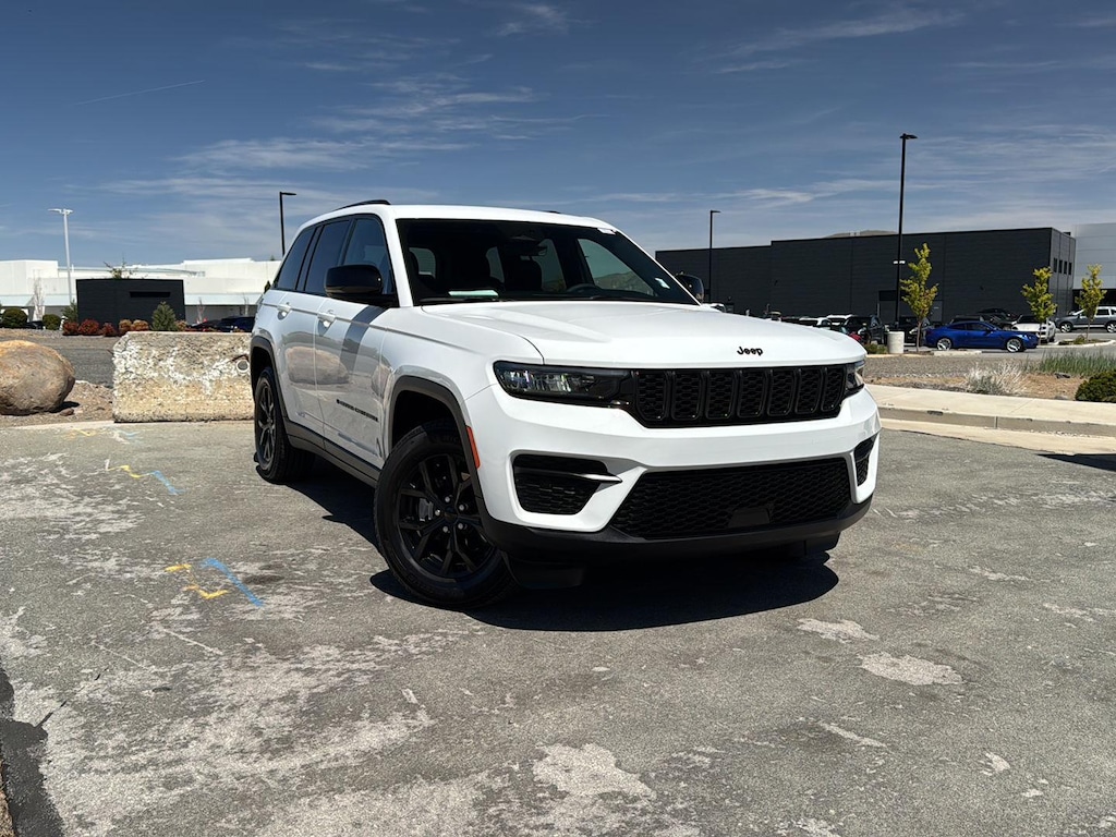 Used 2025 Jeep Grand Cherokee Altitude SUV