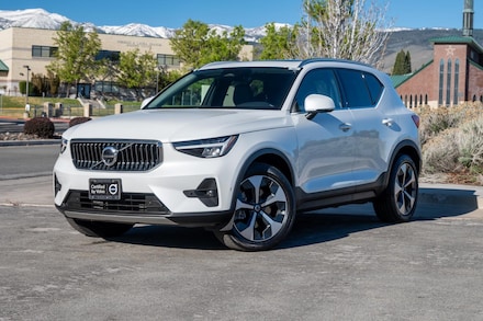 2025 Volvo XC40 Plus Bright Theme SUV