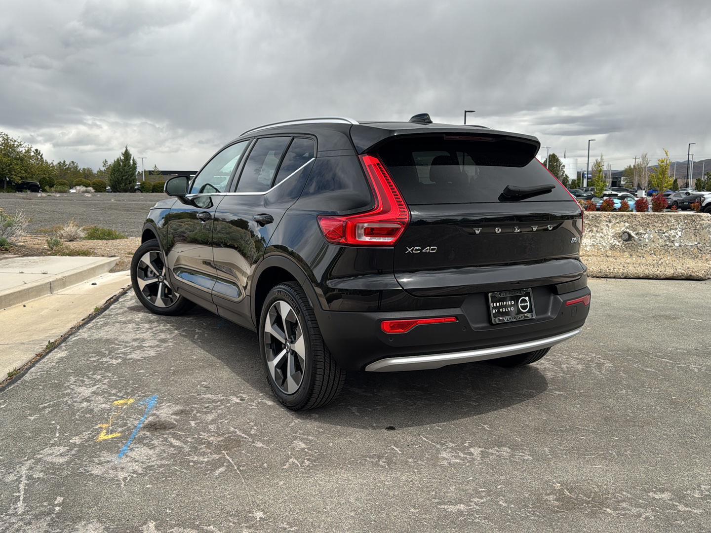 2025 Volvo XC40 Plus - Photo 7