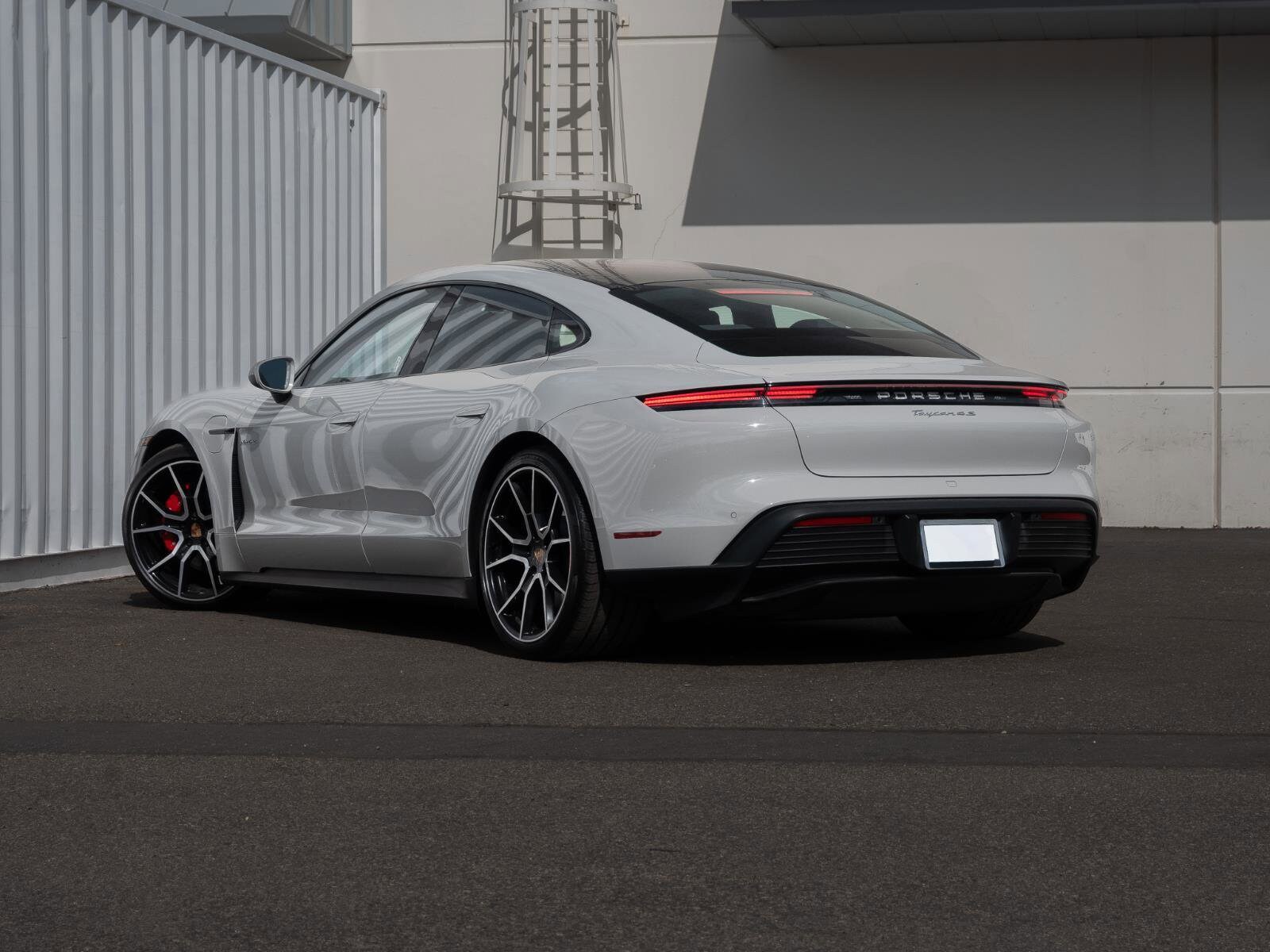 2025 Porsche Taycan 4S photo 3