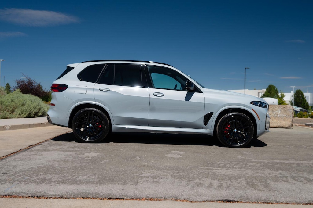 New 2026 BMW X5 M60i Sports Activity Vehicle