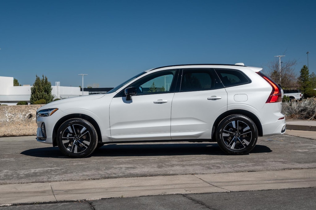 New 2026 Volvo XC60 B5 Core SUV
