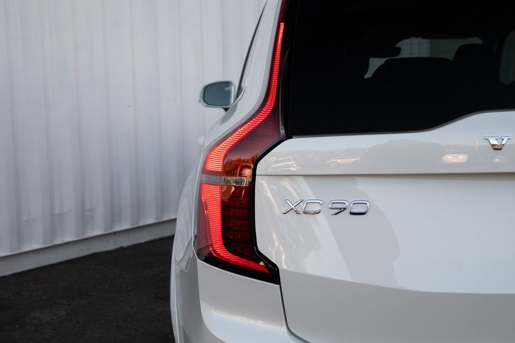 2026 Volvo XC90 Plus - Photo 14