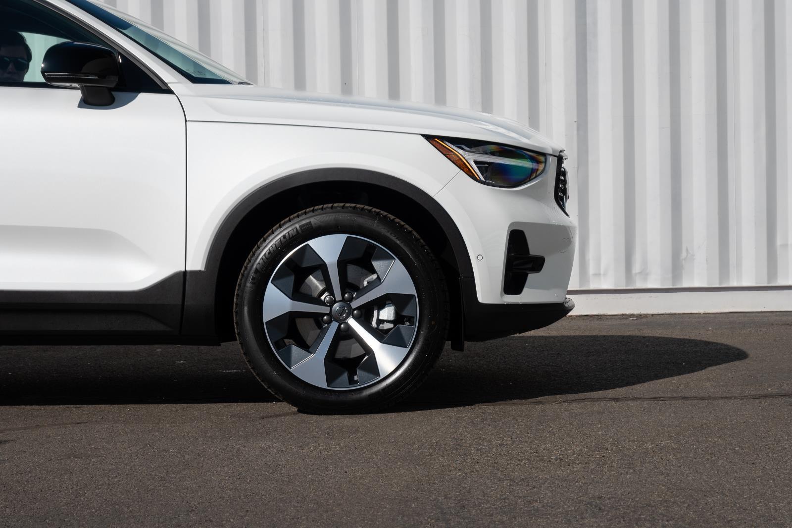 2026 Volvo XC40 Plus - Photo 9