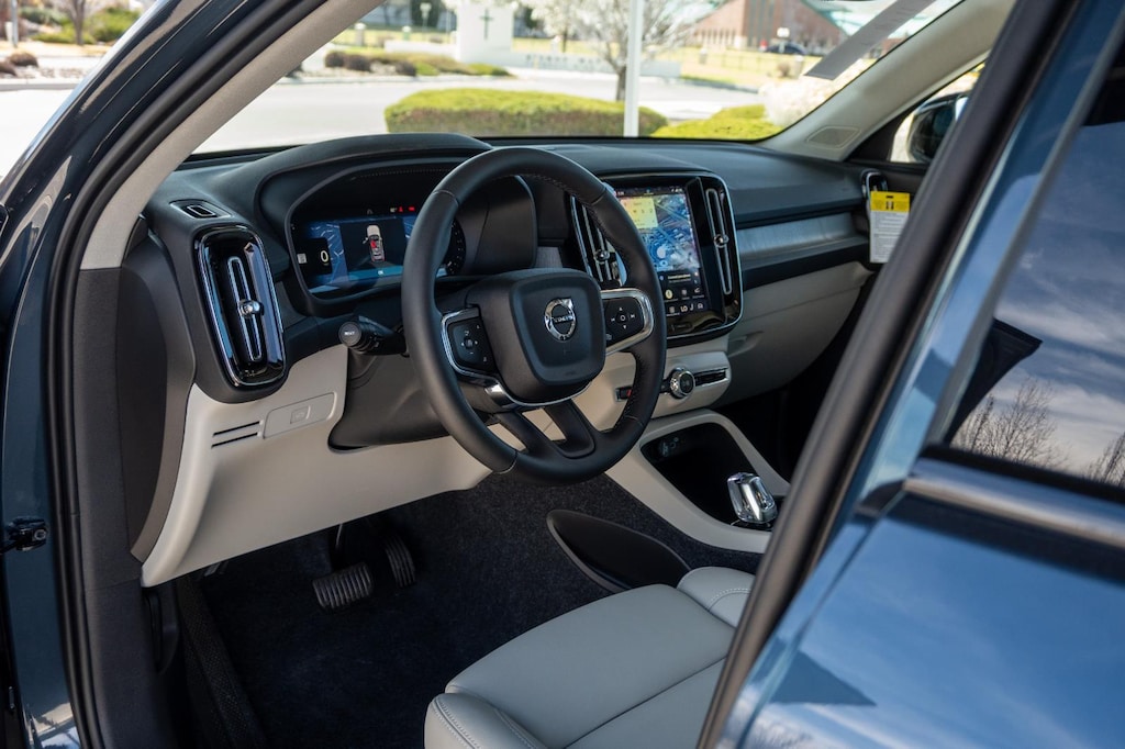 New 2026 Volvo XC40 B5 Ultra SUV