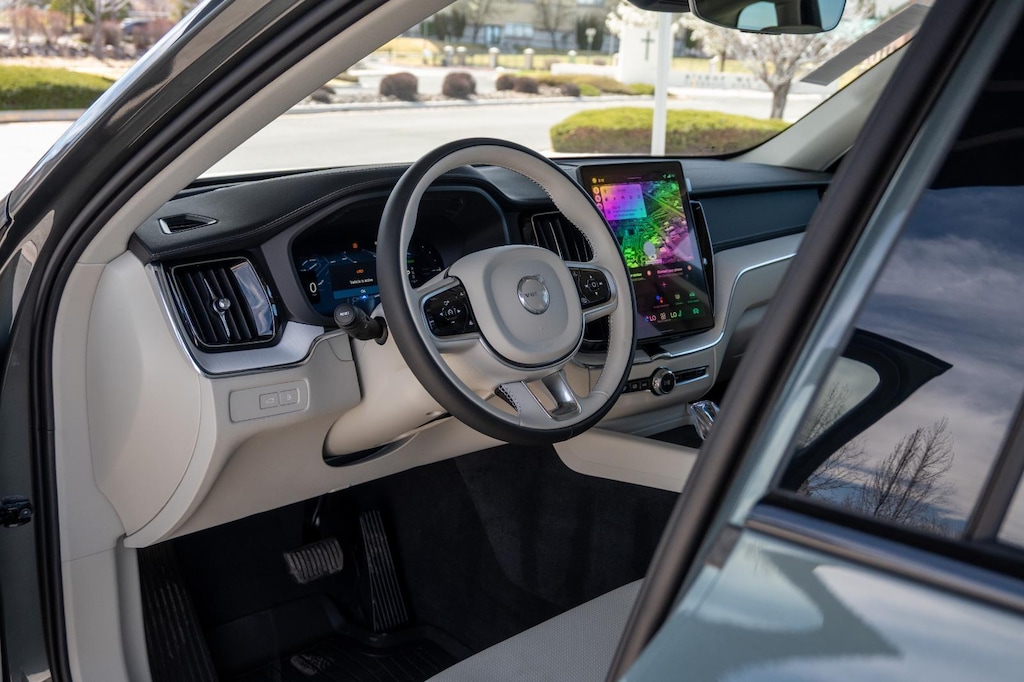 New 2026 Volvo XC60 plug-in hybrid T8 Ultra SUV