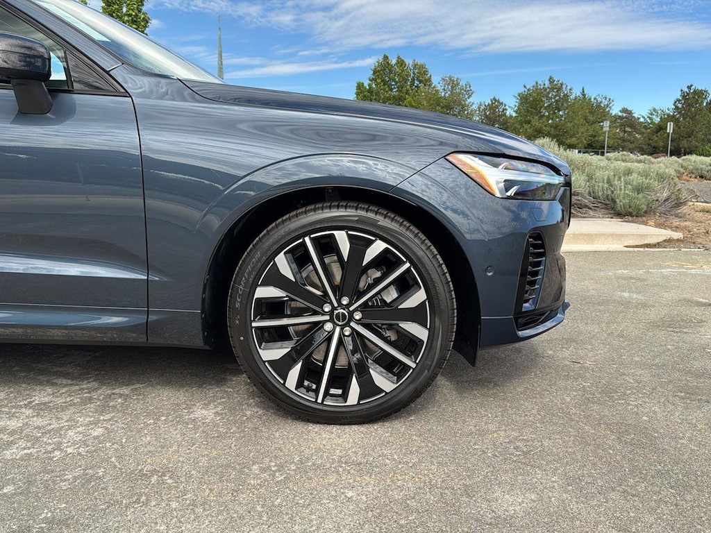 New 2026 Volvo XC60 plug-in hybrid T8 Ultra SUV