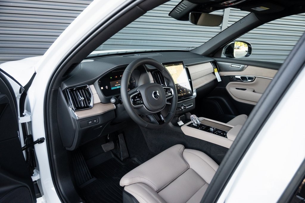 New 2026 Volvo XC90 plug-in hybrid T8 Ultra Dark Theme 7-Seater SUV