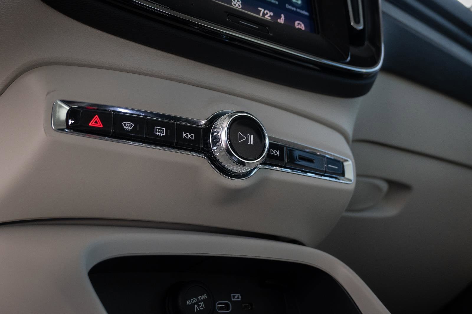 2026 Volvo XC40 Plus - Photo 18