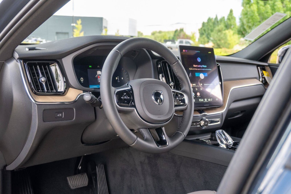 New 2026 Volvo XC60 B5 Core SUV
