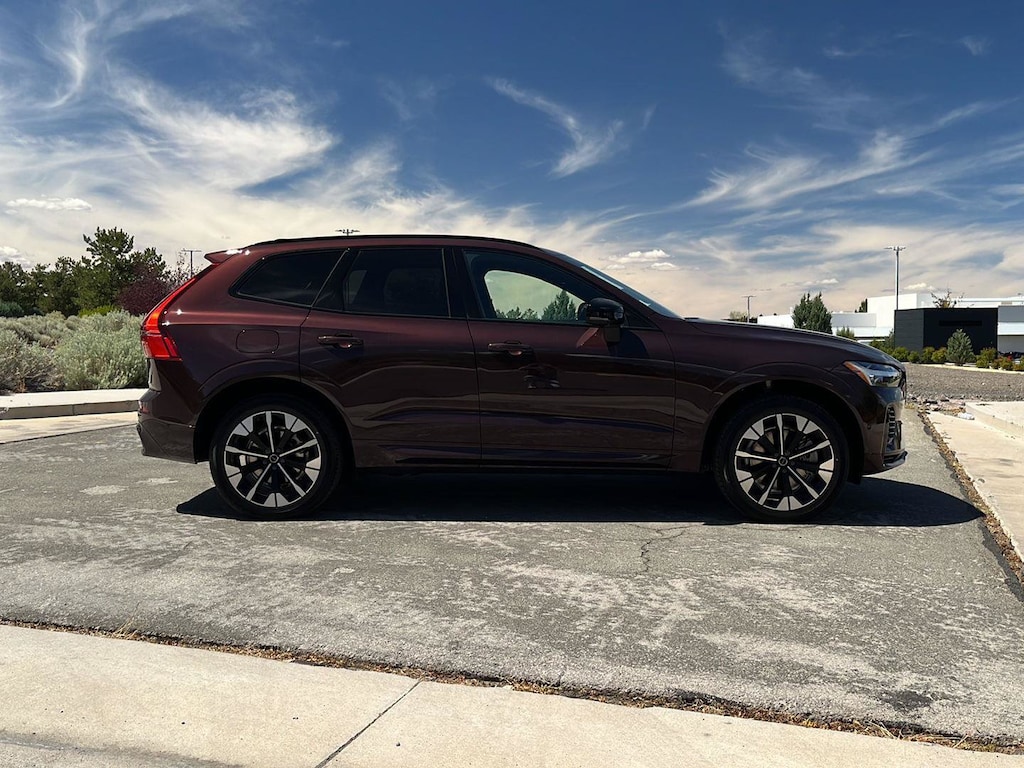 New 2026 Volvo XC60 plug-in hybrid T8 Plus SUV