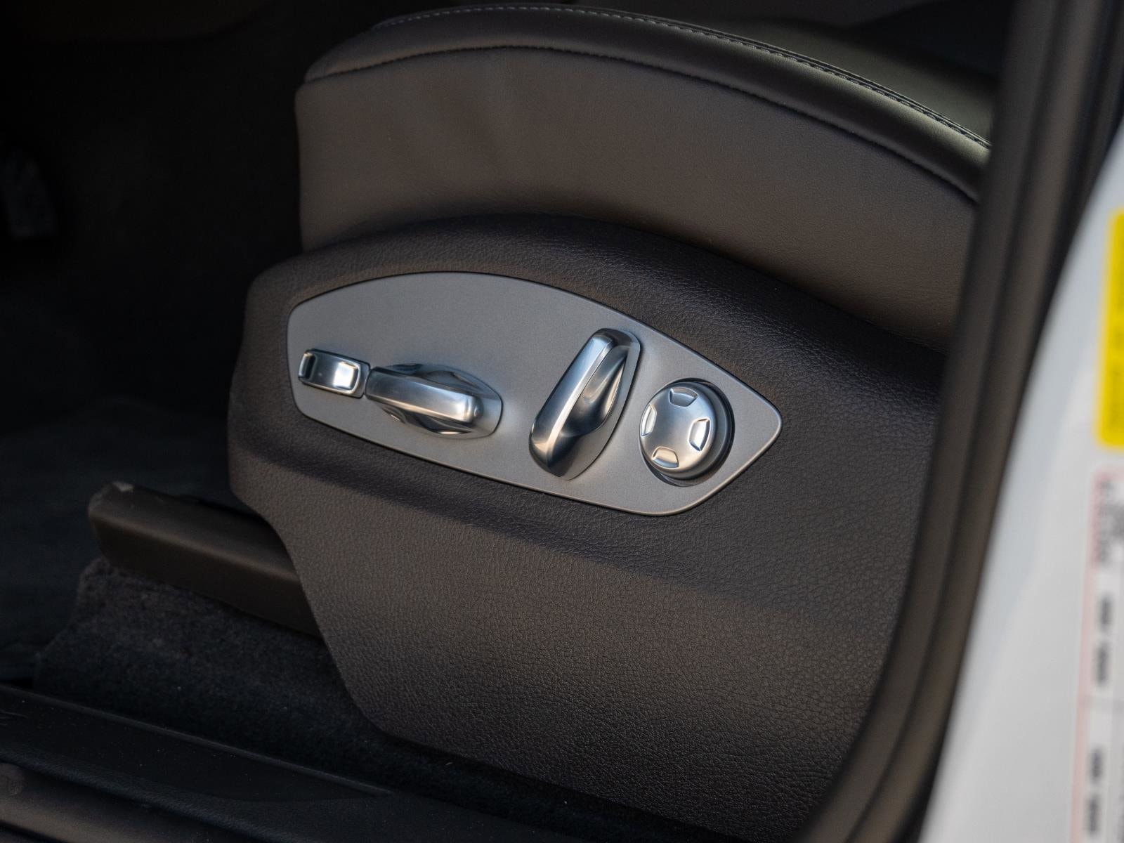 2025 Porsche Macan Base - Photo 35