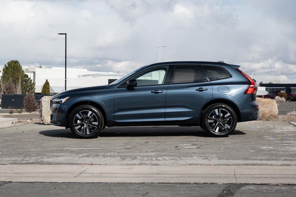New 2026 Volvo XC60 plug-in hybrid T8 Plus SUV
