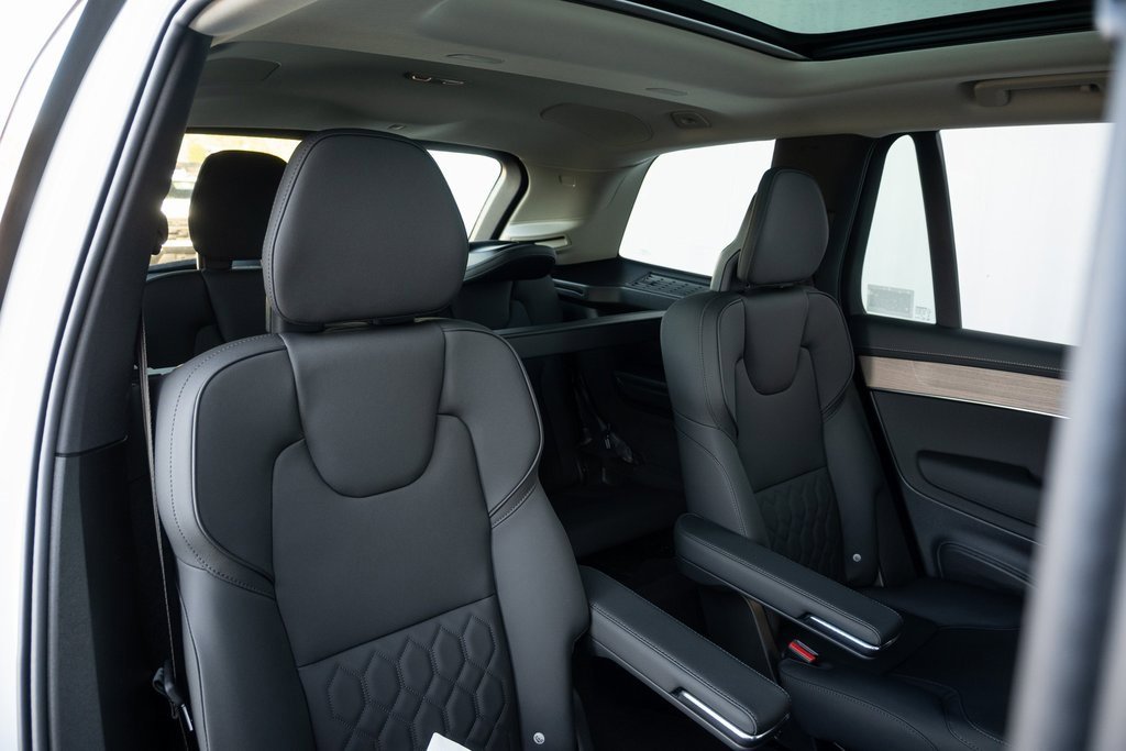 2026 Volvo XC90 Plus - Photo 25