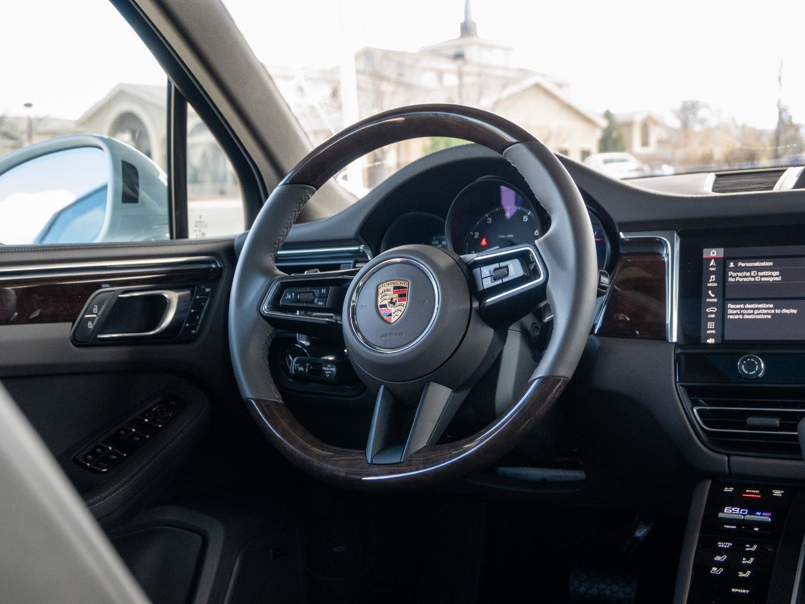 2025 Porsche Macan Base - Photo 17