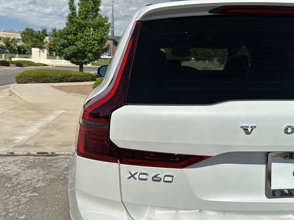 New 2026 Volvo XC60 plug-in hybrid T8 Plus SUV
