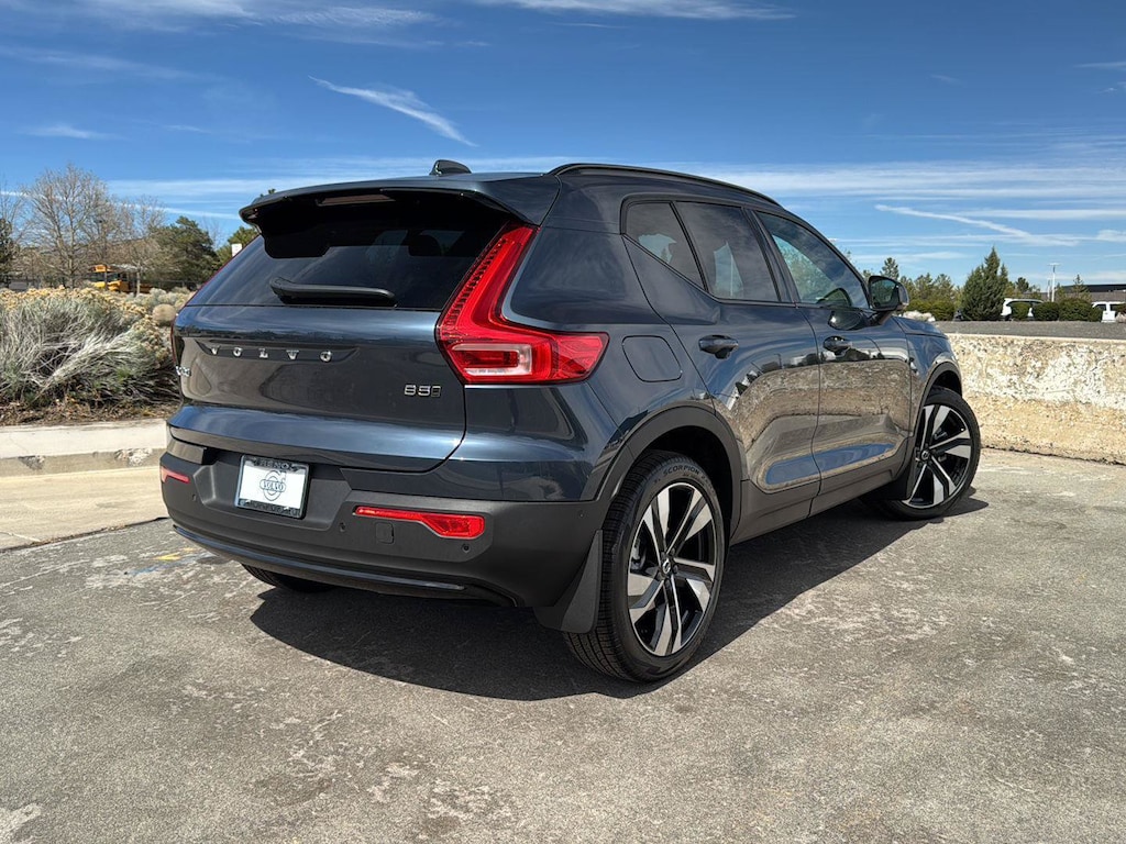 New 2026 Volvo XC40 B5 Ultra SUV