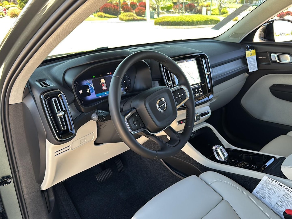 New 2026 Volvo XC40 B5 Ultra SUV
