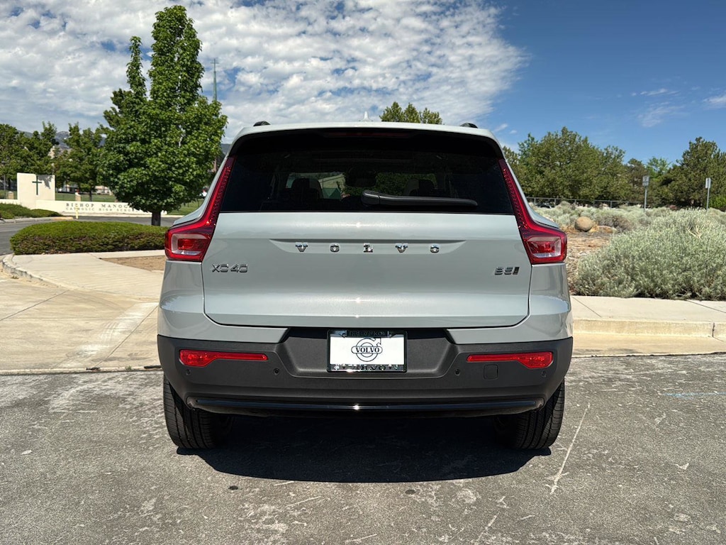 New 2026 Volvo XC40 B5 Plus SUV