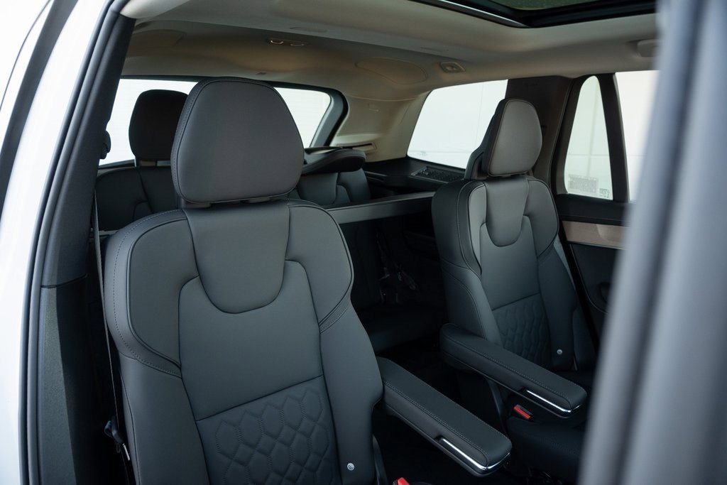 2026 Volvo XC90 Plus - Photo 27