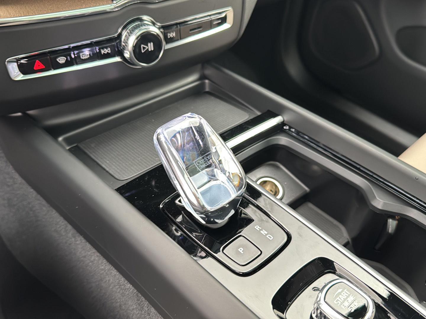 2026 Volvo XC60 Plus - Photo 21