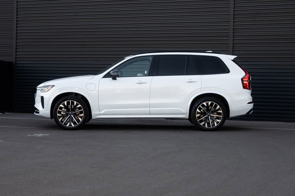 New 2026 Volvo XC90 plug-in hybrid T8 Ultra Dark Theme 7-Seater SUV