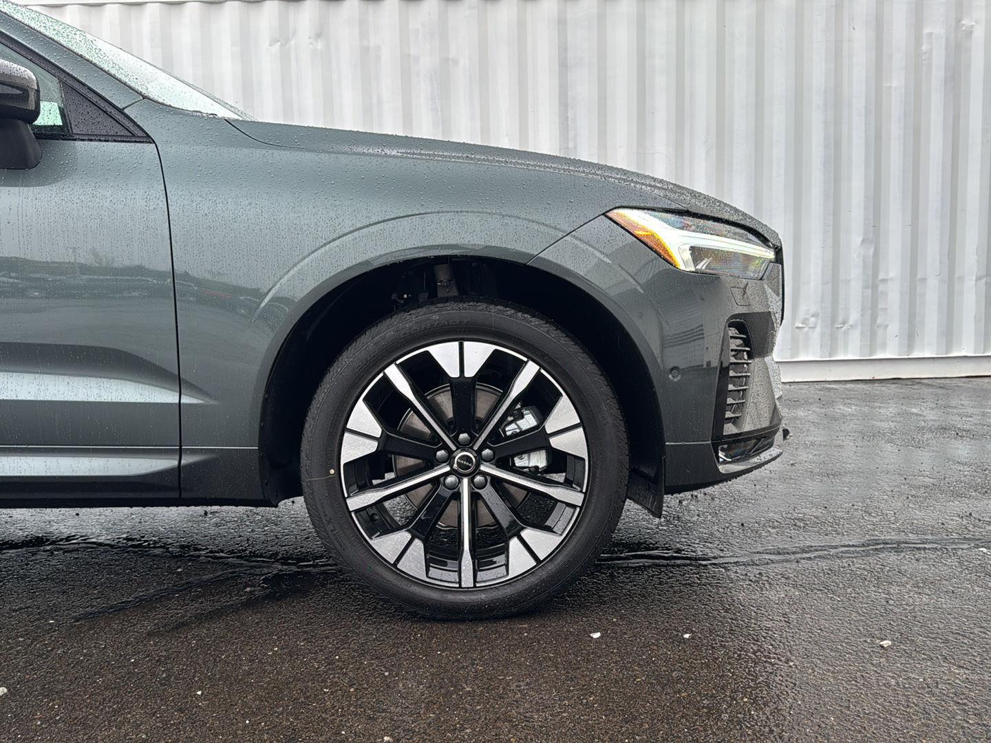 2026 Volvo XC60 Plus - Photo 9