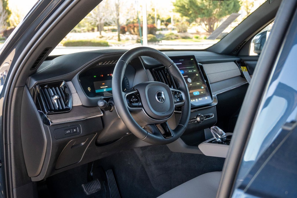 New 2026 Volvo XC90 plug-in hybrid T8 Plus 6-Seater SUV