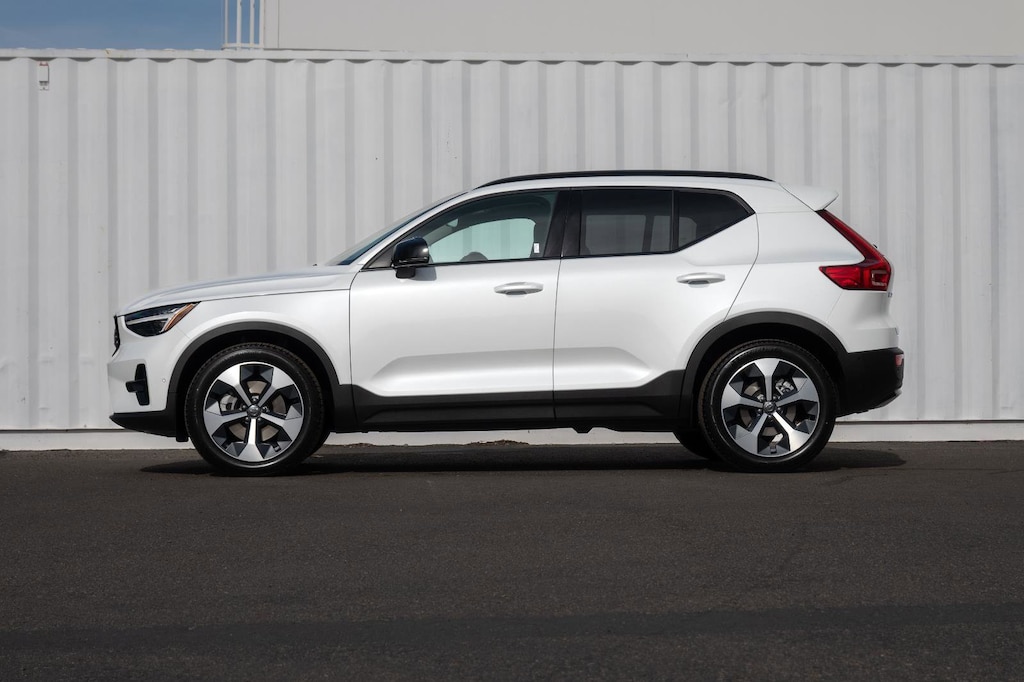 New 2026 Volvo XC40 B5 Plus SUV