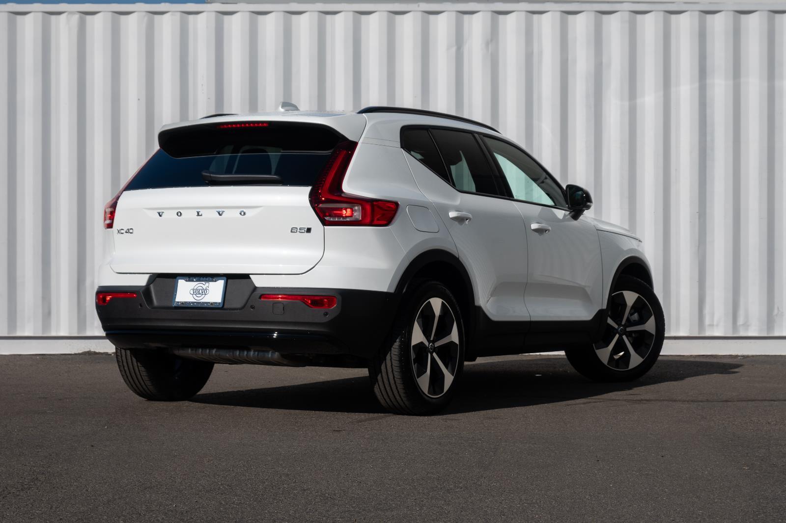 2026 Volvo XC40 Plus - Photo 7