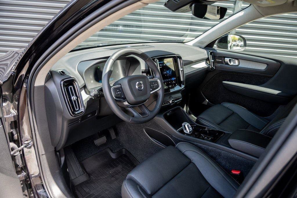 Certified 2024 Volvo XC40 Ultimate Bright Theme B5 AWD Ultimate Bright Theme