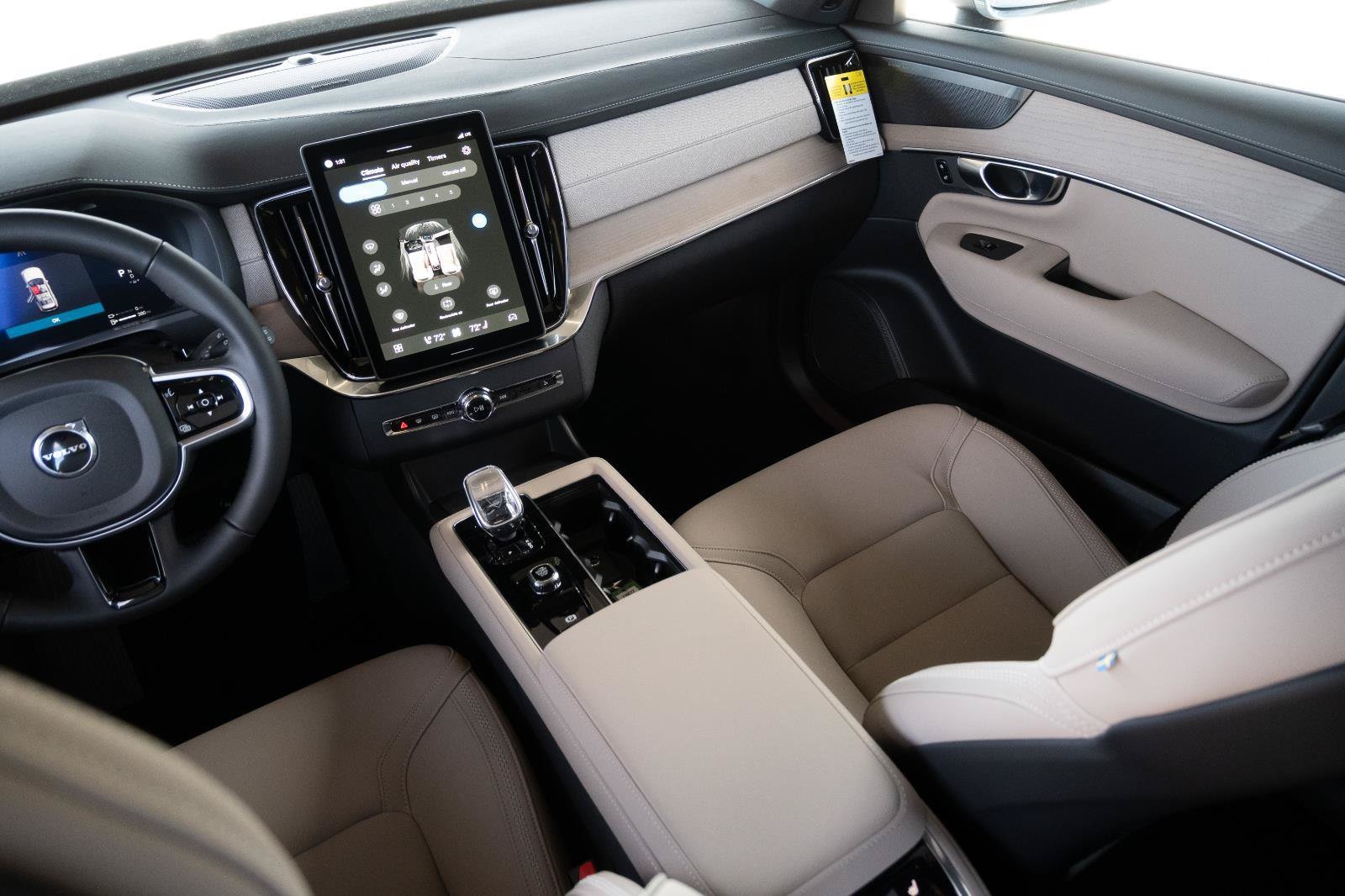 2026 Volvo XC90 Plus - Photo 25