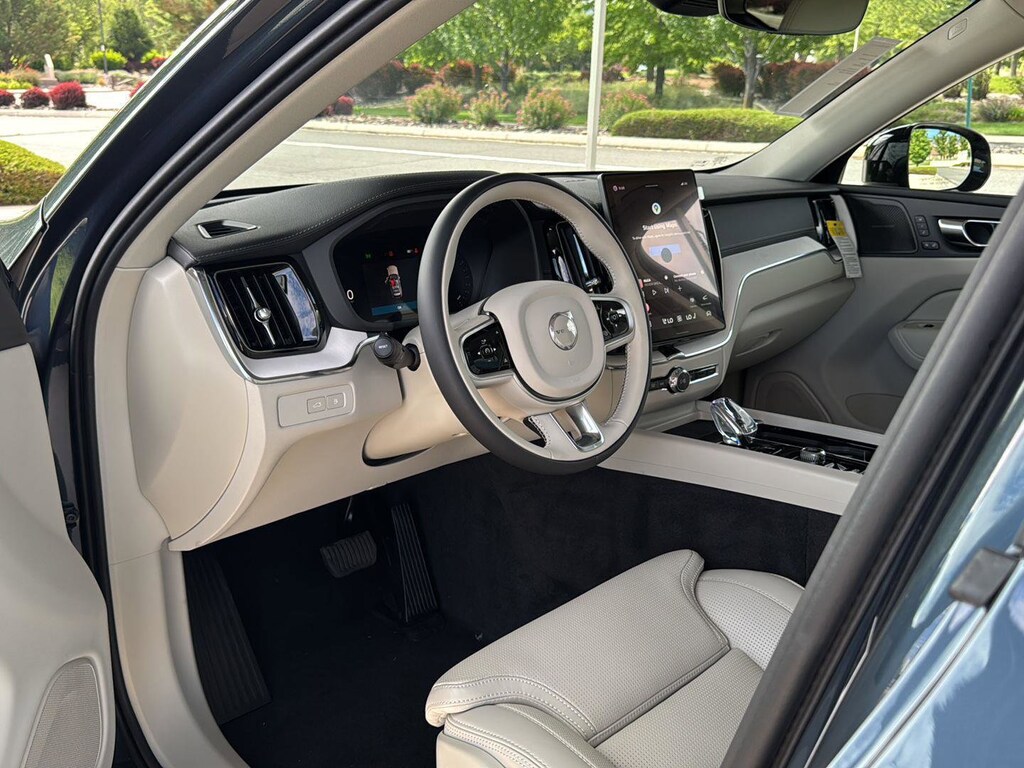 New 2026 Volvo XC60 plug-in hybrid T8 Ultra SUV