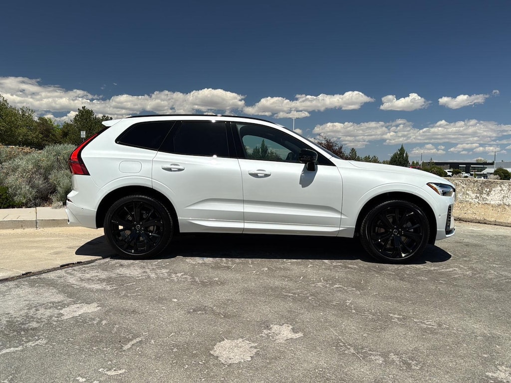 New 2026 Volvo XC60 plug-in hybrid T8 Ultra Black Edition SUV