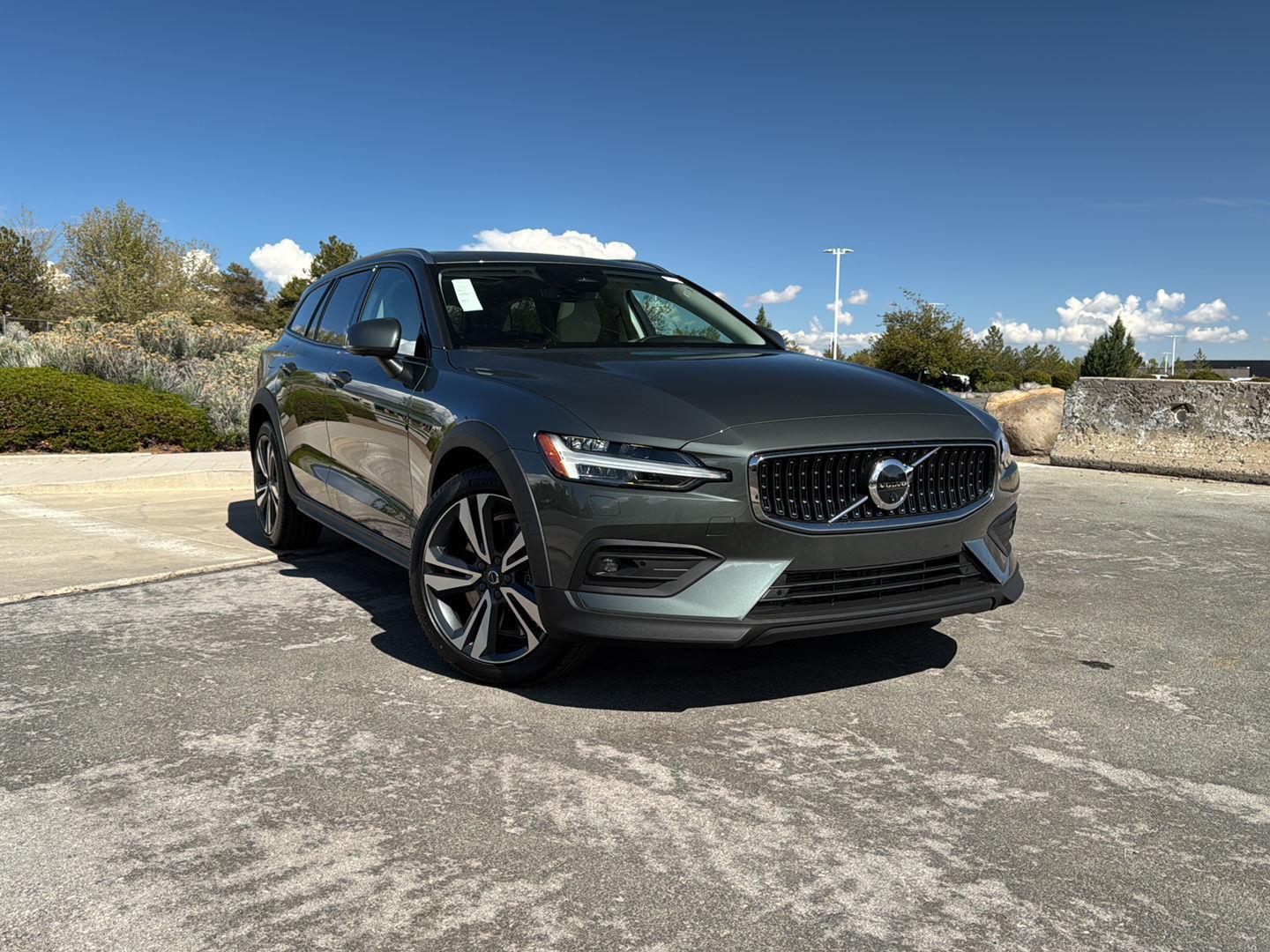 2026 Volvo V60 Cross Country B5 Plus AWD's photo
