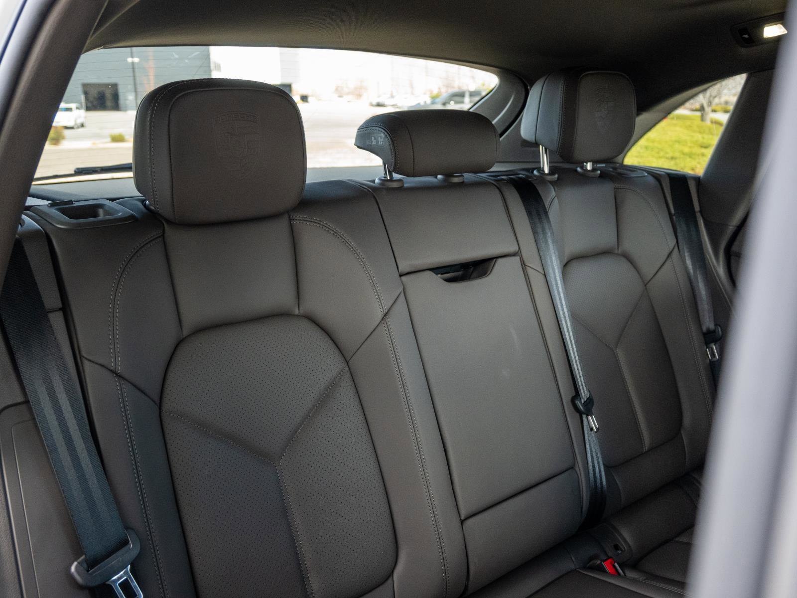 2025 Porsche Macan Base - Photo 31