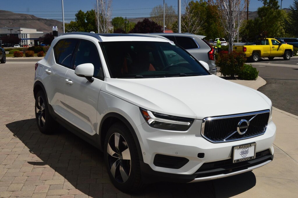 Used 2019 Volvo XC40 Momentum SUV