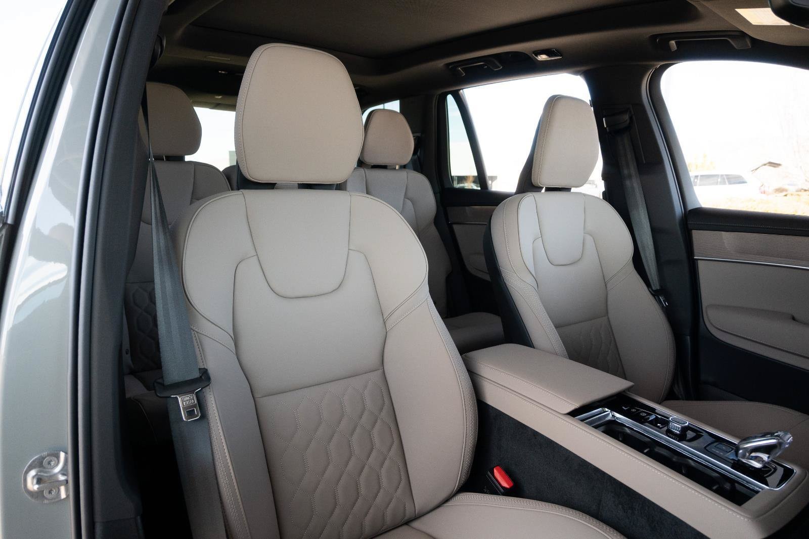2026 Volvo XC90 Plus - Photo 14